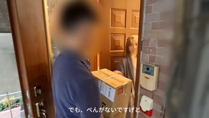 FC2-PPV-4726082 半價到8月1日！ ！ [無碼] 勾引送貨員，然後立刻跟他上床！做完早上的家事後，妻子最喜歡的消遣就是下午的淫穢中出…